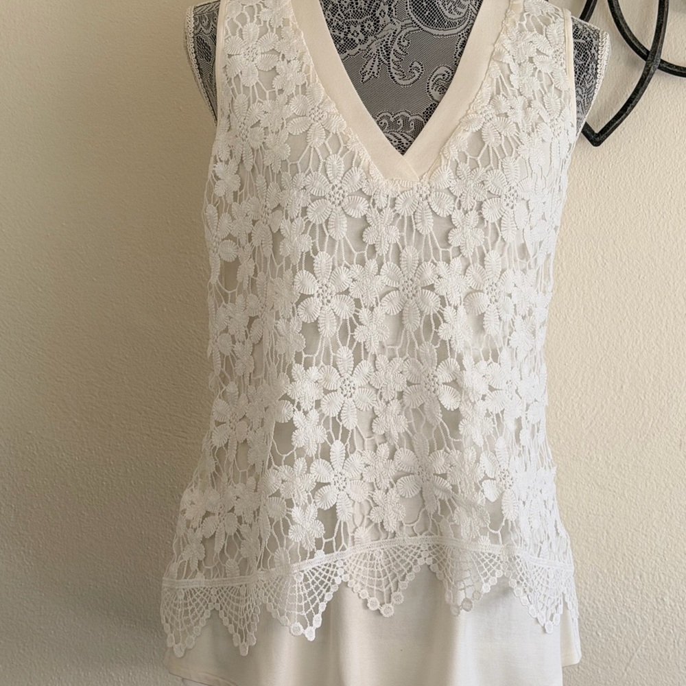 Elegant White Lace Sleeveless Top